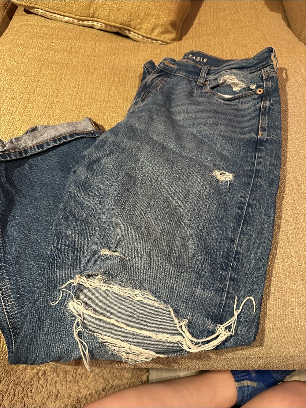 American Eagle women's Distressed Dark Blue Relaxed Jeans